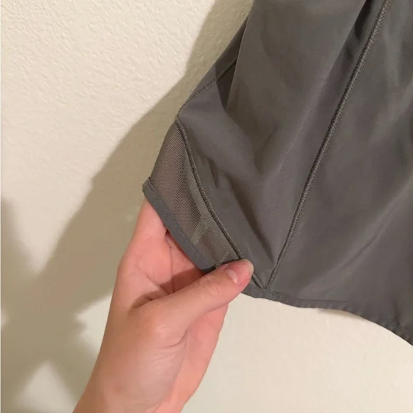 Green lulu shorts - Picture 4 of 5